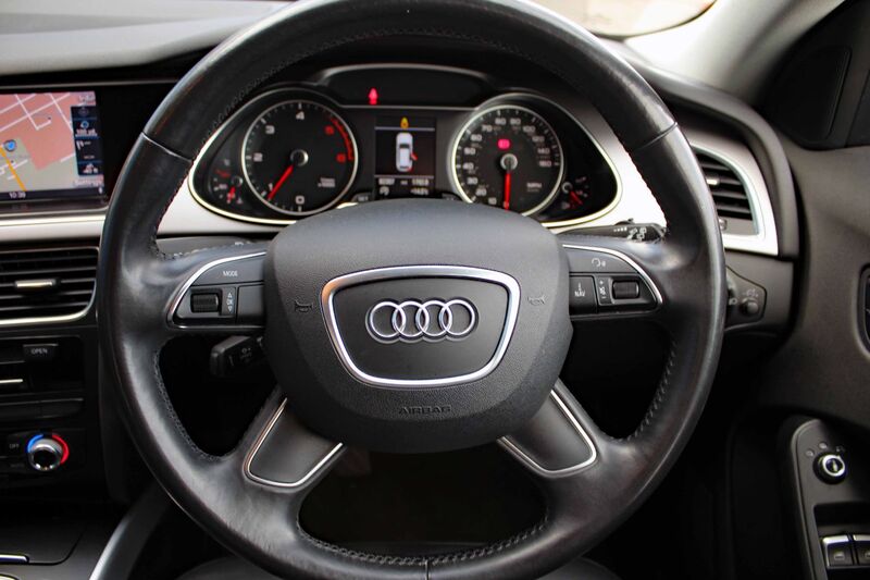 AUDI A4 AVANT 2.0 TDI SE TECHNIK 2013