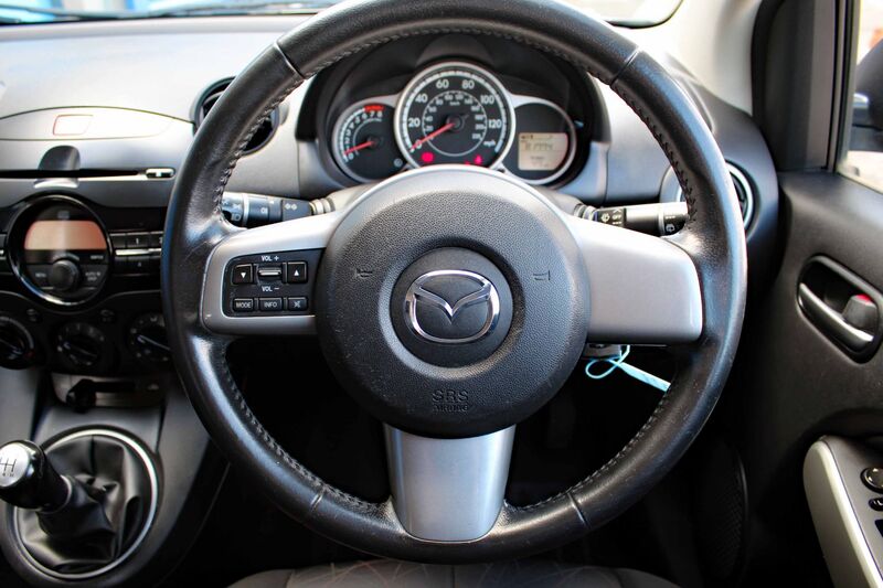 MAZDA 2 1.3 TAMURA 2010