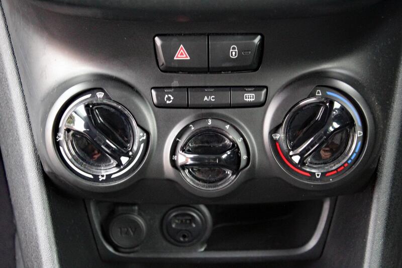 PEUGEOT 208 1.2 BLACK EDITION 2017