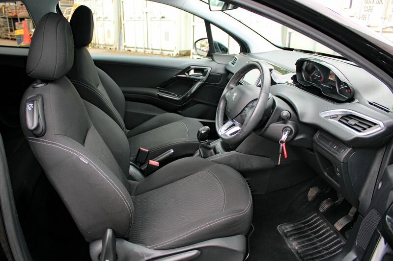 PEUGEOT 208 1.2 BLACK EDITION 2017