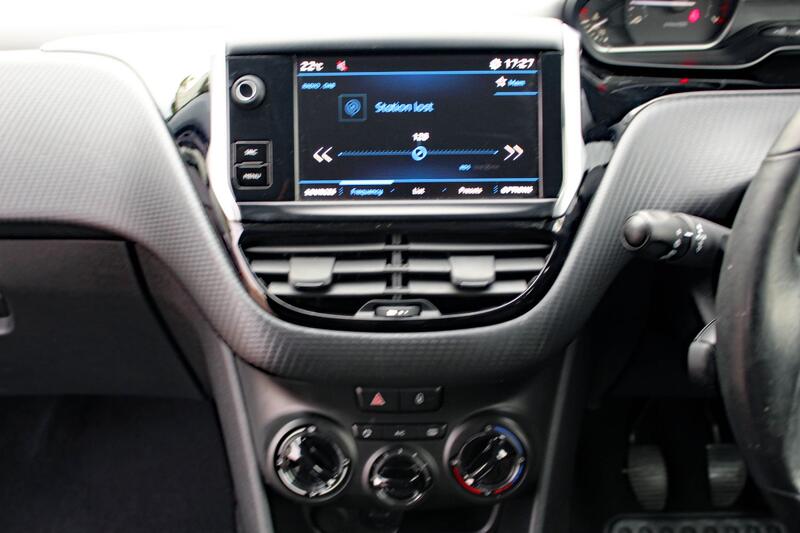 PEUGEOT 208 1.2 BLACK EDITION 2017