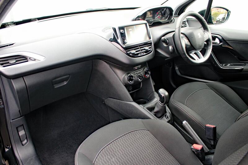 PEUGEOT 208 1.2 BLACK EDITION 2017