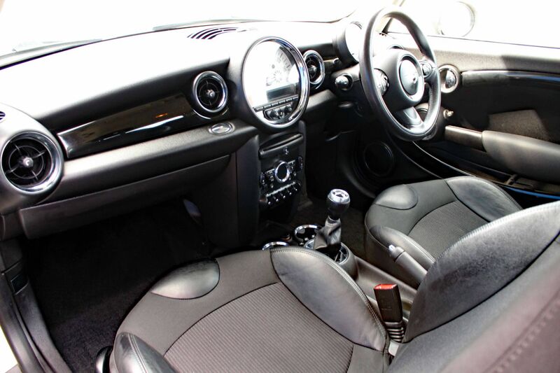 MINI HATCH COOPER 1.6 D 2011