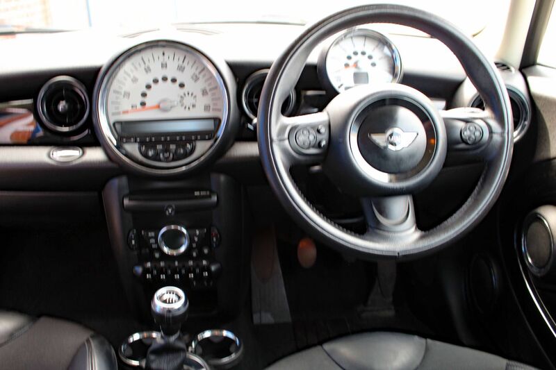 MINI HATCH COOPER 1.6 D 2011