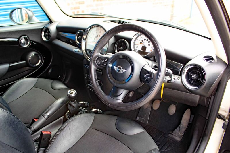 MINI HATCH COOPER 1.6 D 2011