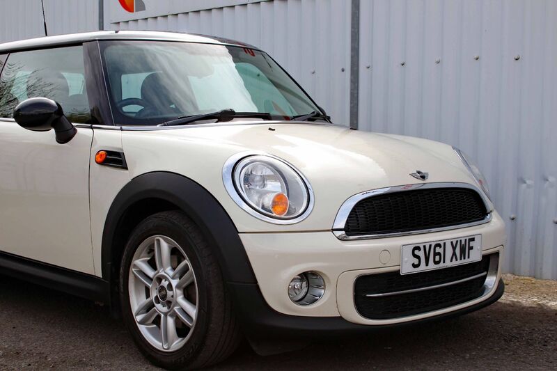 MINI HATCH COOPER 1.6 D 2011