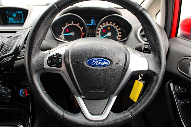 FORD FIESTA 1.25 ZETEC 2013