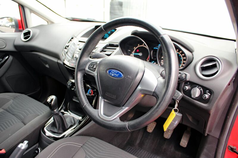 FORD FIESTA 1.25 ZETEC 2013