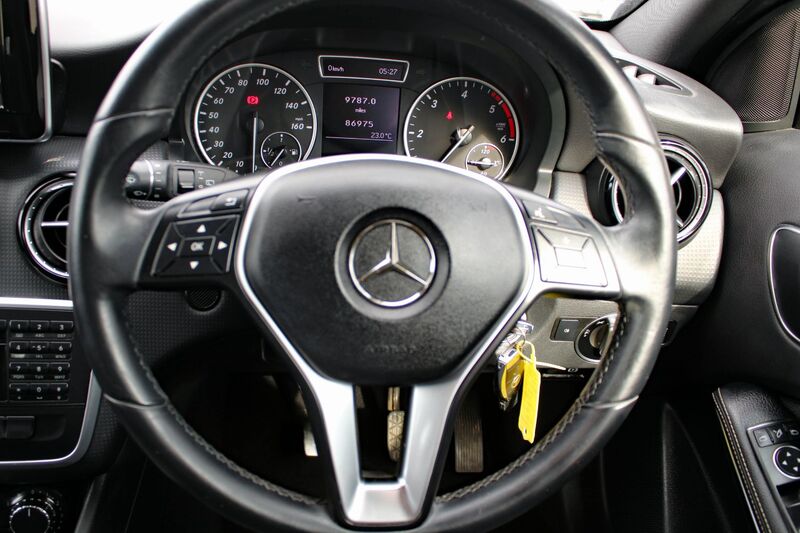 MERCEDES-BENZ A CLASS 1.5 A180 SE CDI 2013