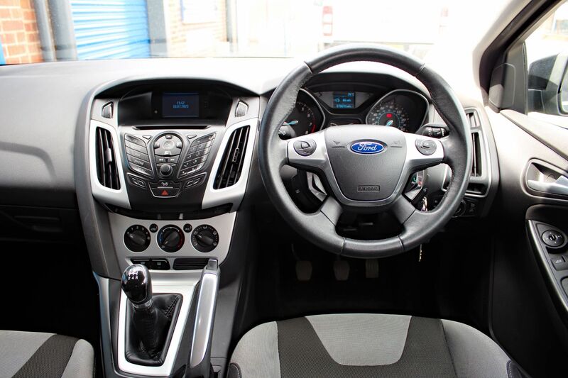 FORD FOCUS 1.6 ZETEC 2011