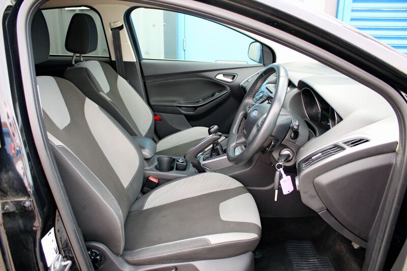 FORD FOCUS 1.6 ZETEC 2011