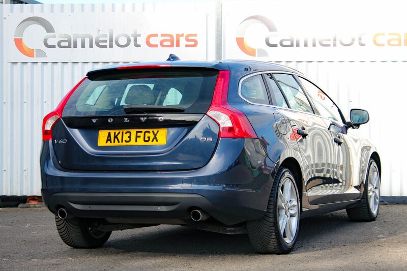 VOLVO V60 2.4 D5 SE LUX NAV 2013