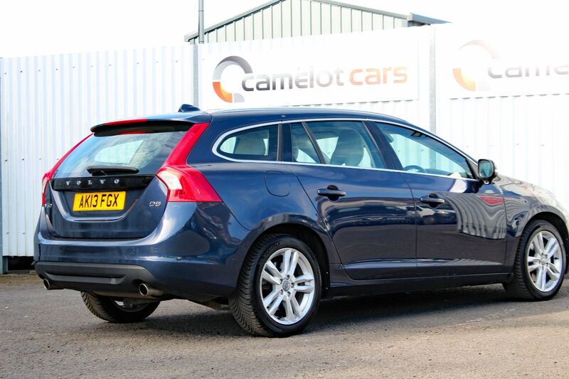 VOLVO V60 2.4 D5 SE LUX NAV 2013