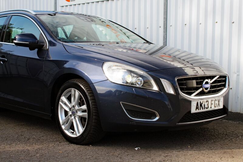 VOLVO V60 2.4 D5 SE LUX NAV 2013