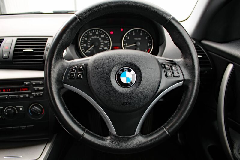 BMW 1 SERIES 116i SPORT 2010