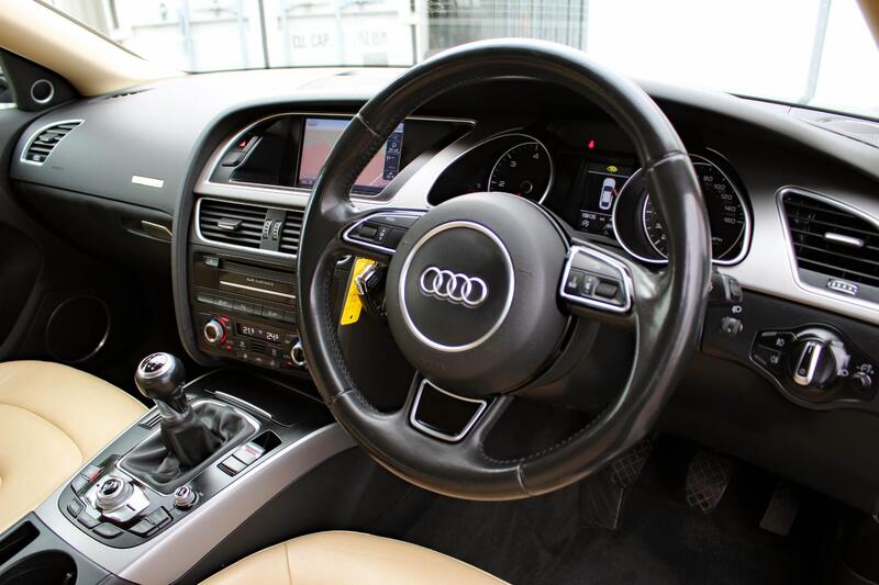 AUDI A5 2.0 TDI SE TECHNIK 2014